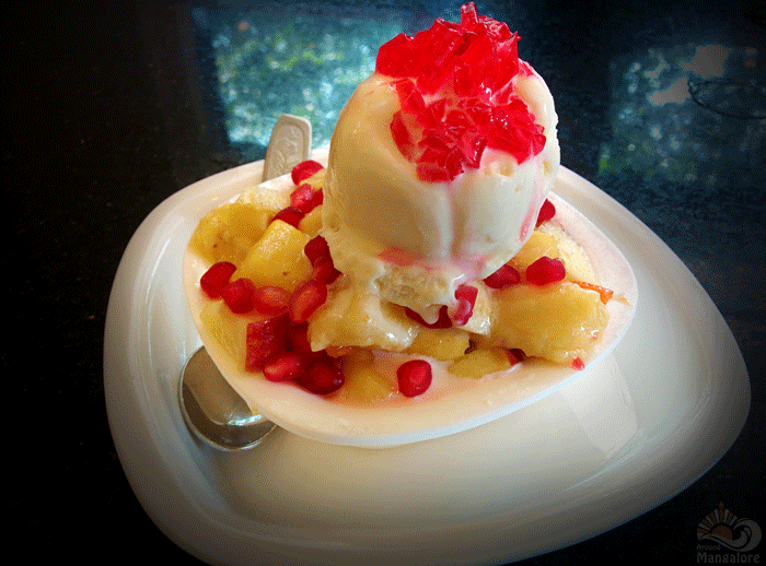 Fruit salad with ice cream – Ideals / Pabbas